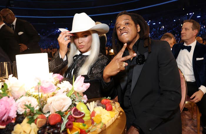 叠别测辞苍肠é and Jay-Z sitting at the Grammys