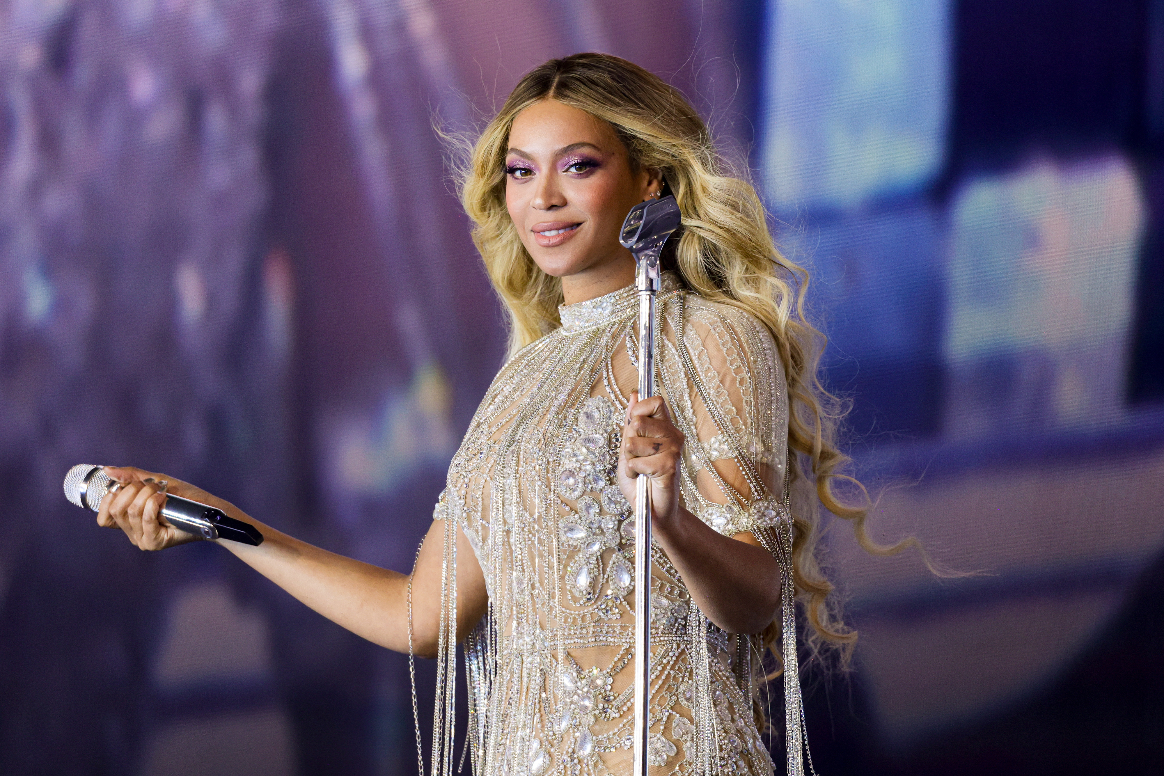 Beyoncé onstage listening to the crowd sing