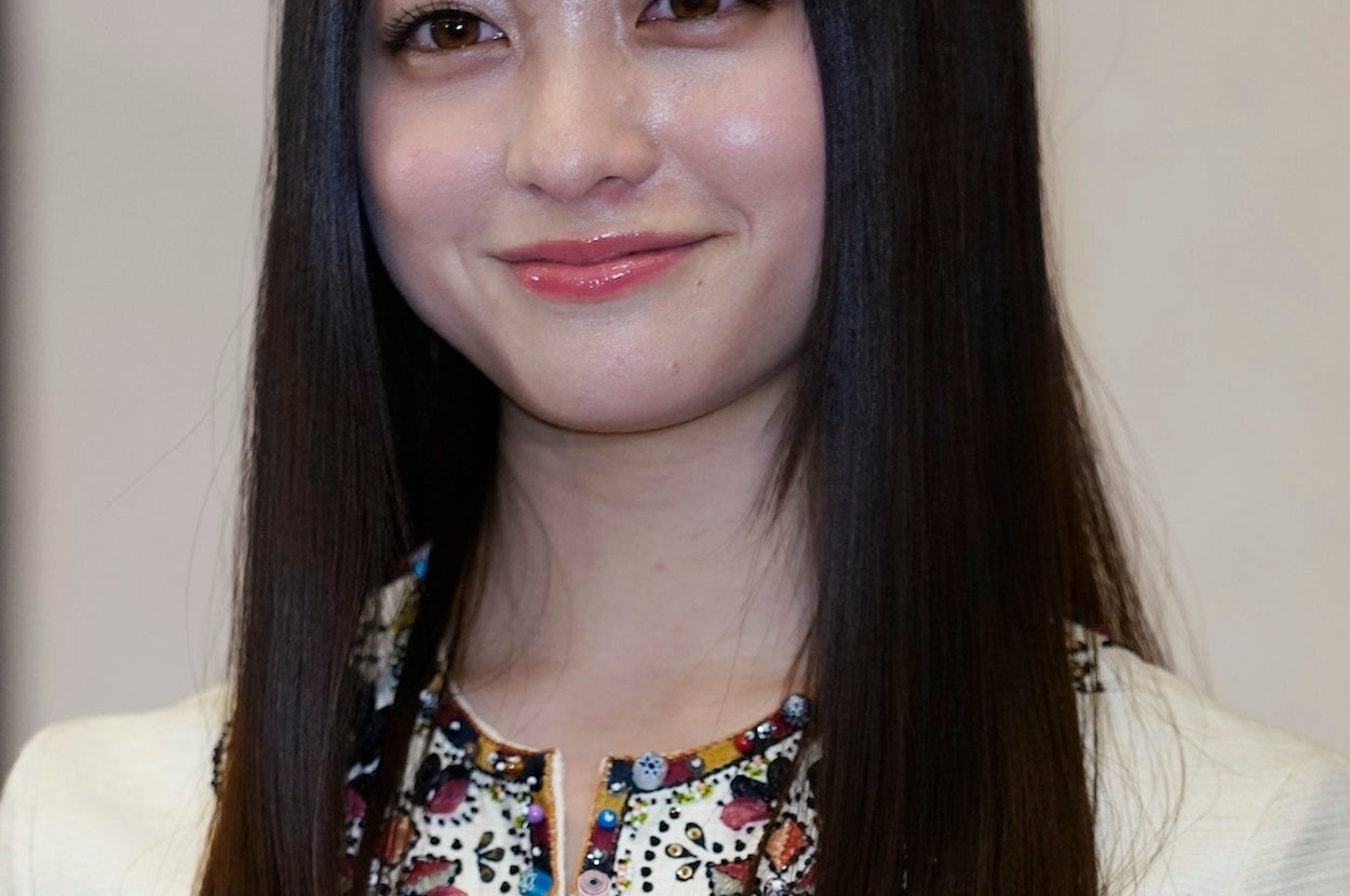橋本環奈 顔ドアップ 