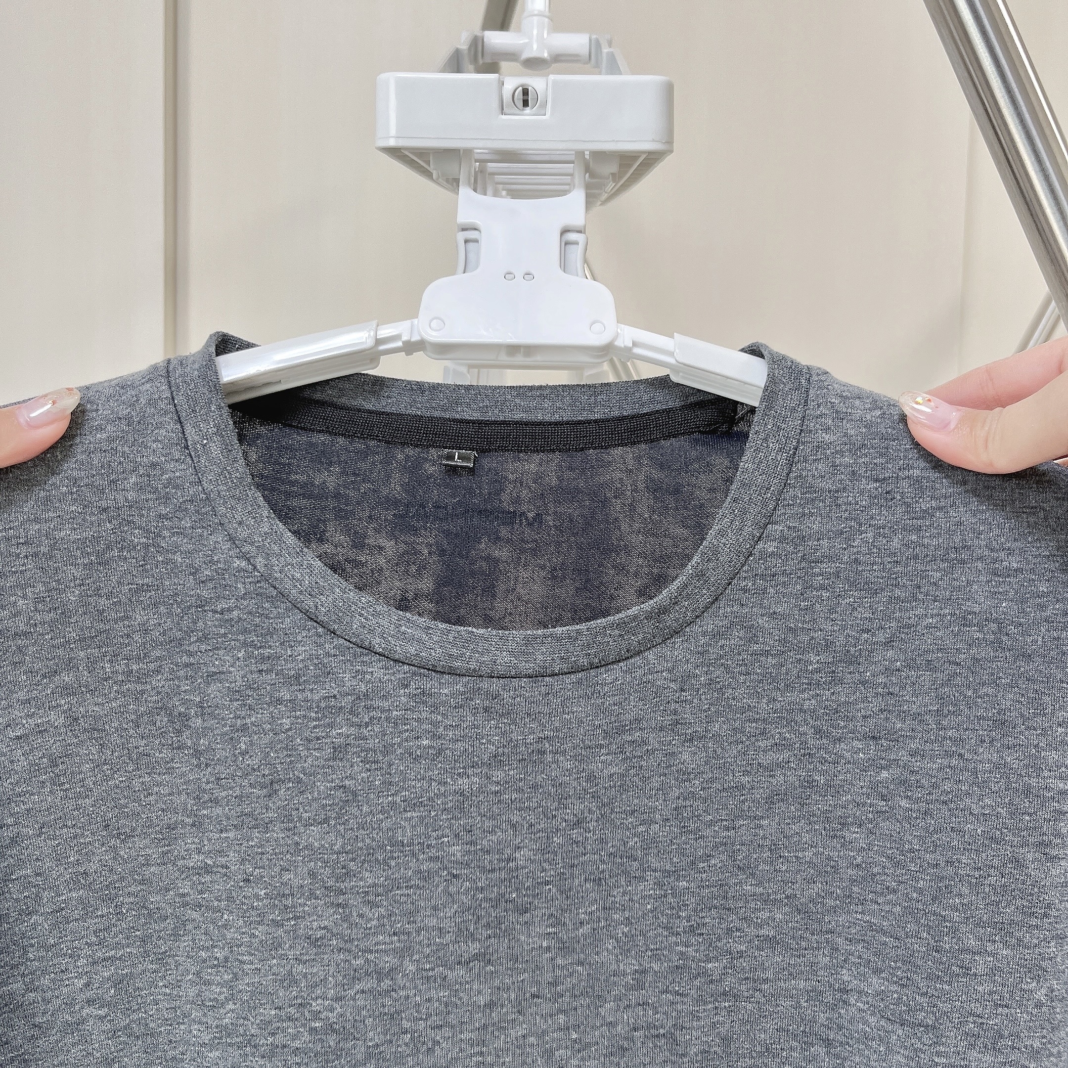 ニトリの便利グッズ「ワンタッチ取り込みスライドアーム8連ハンガー」