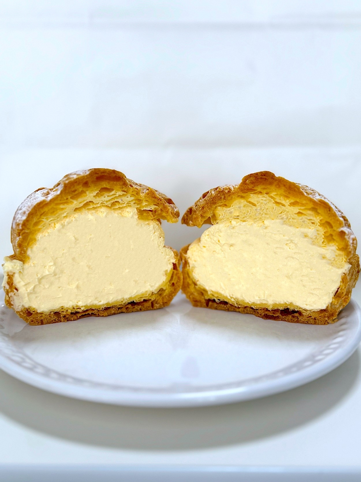 星乃珈琲のおすすめスイーツ「カスタードシュークリーム」