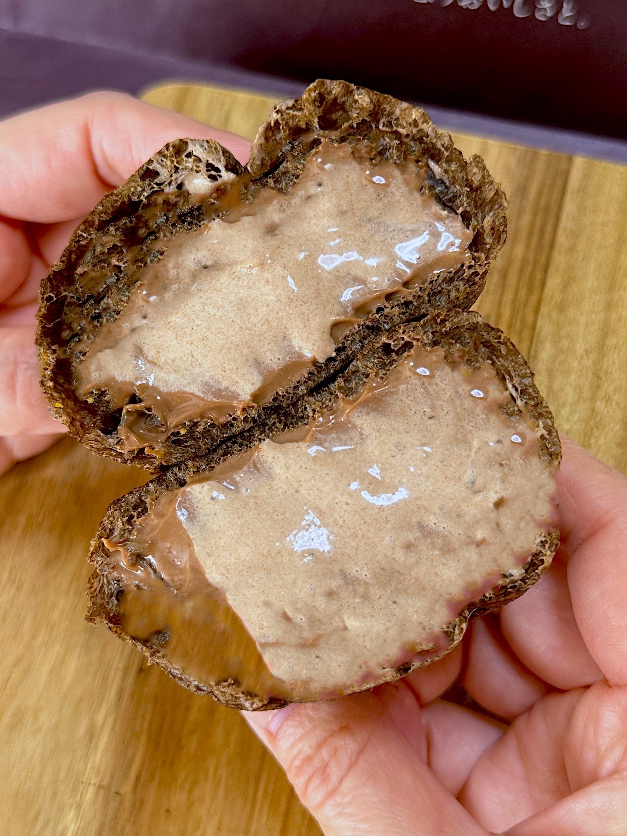 シャトレーゼのおすすめスイーツ「ダブルシュークリーム 濃厚ショコラ」