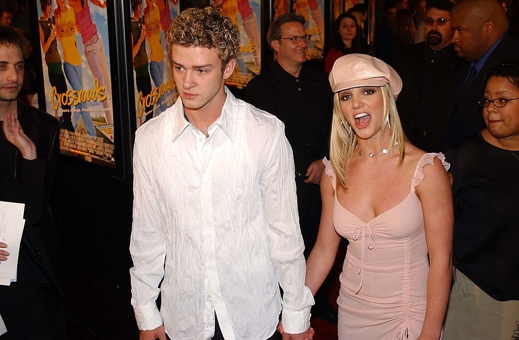 justin and britney holding hands when they were dating