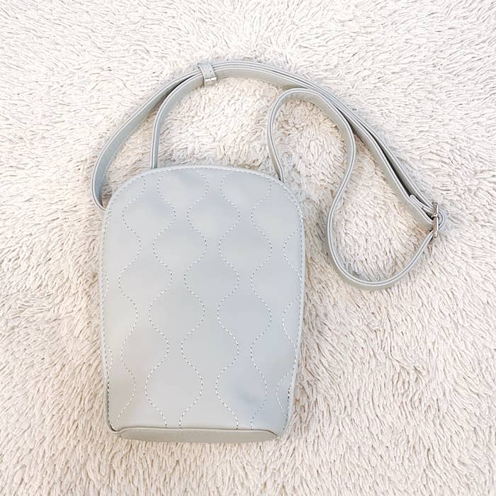 しまむらのオススメのバッグ「ゴウヒKテンマルスマホSLB」