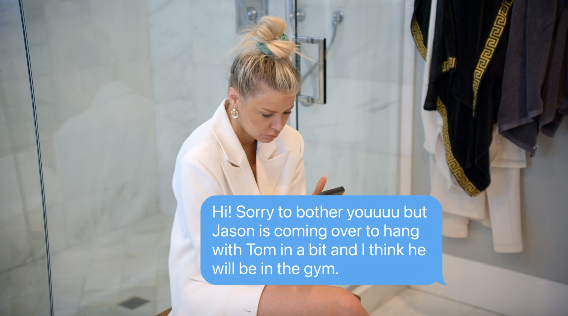 Ariana Madix receiving a text from Anne, Tom Sandoval&#x27;s assistant