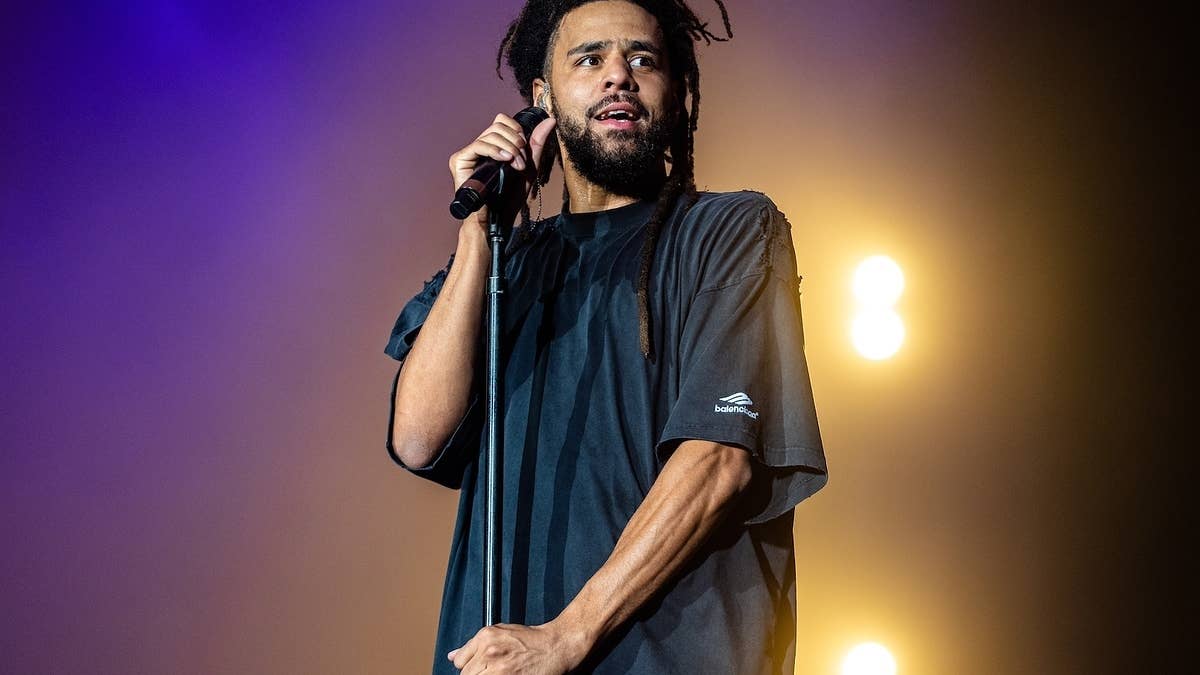 An aspiring artist threw their CD during Cole's performance on the It’s All a Blur – Big As the What? Tour.