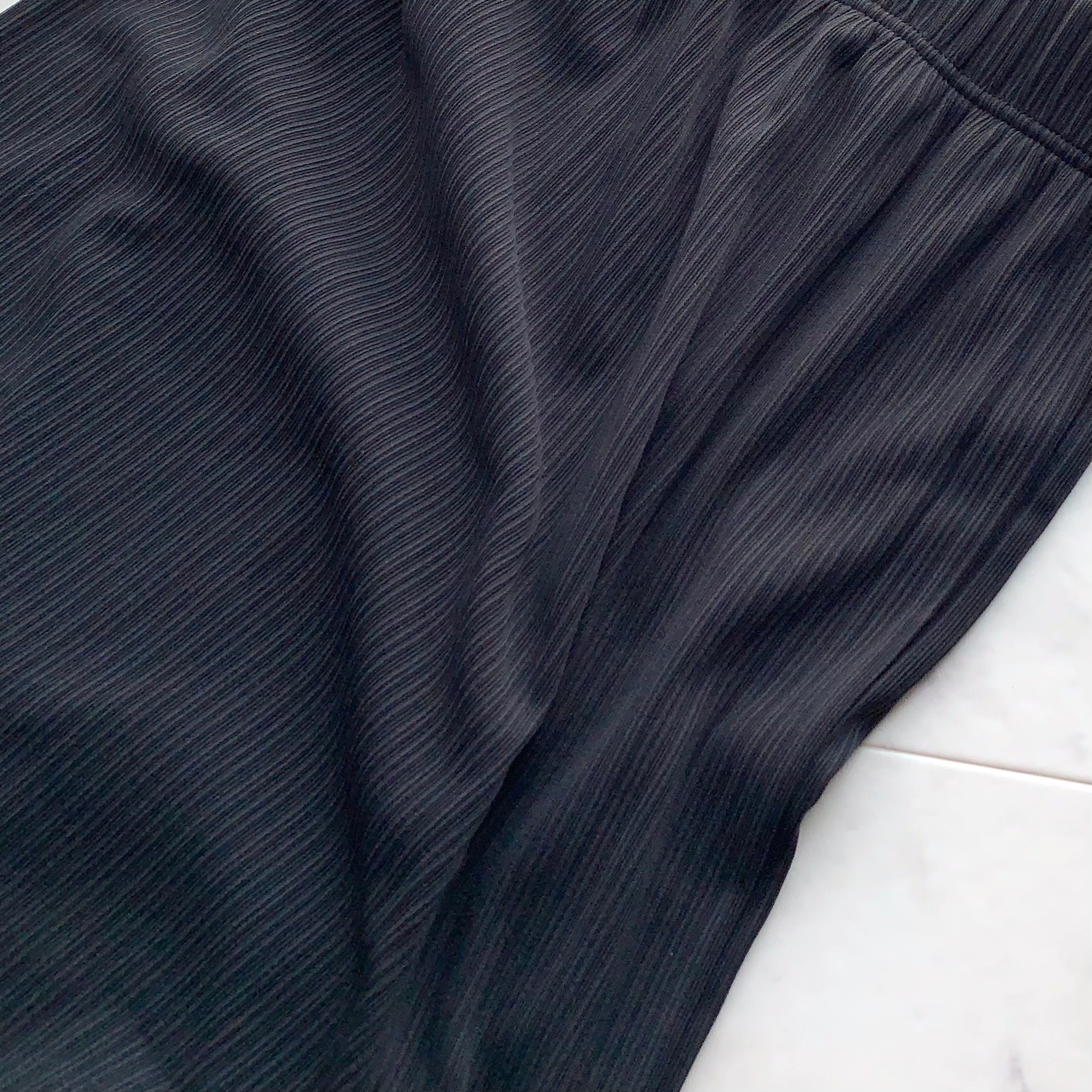 GU(ジーユー)のおすすめスカート「リブナロースリットロングスカート(丈標準83.0~90.0cm)」