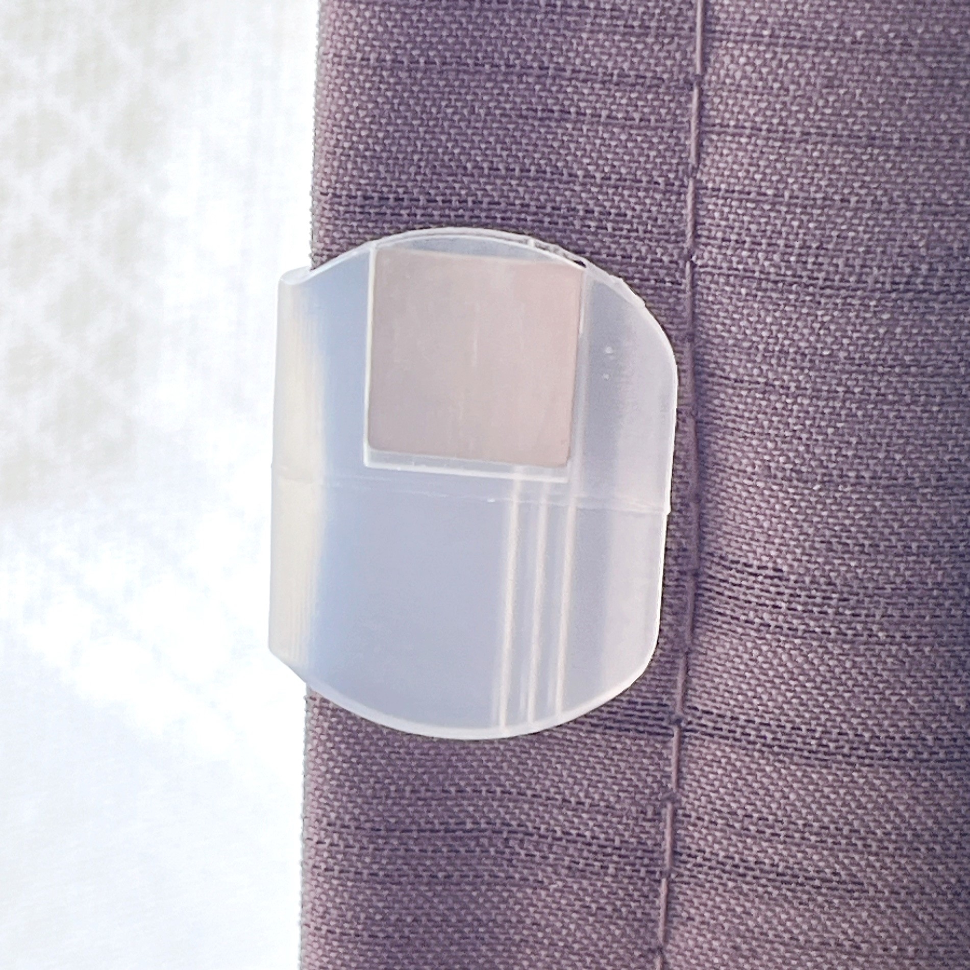 ニトリでオススメのグッズ「すき間防止 マグネットクリップ 2組入り」