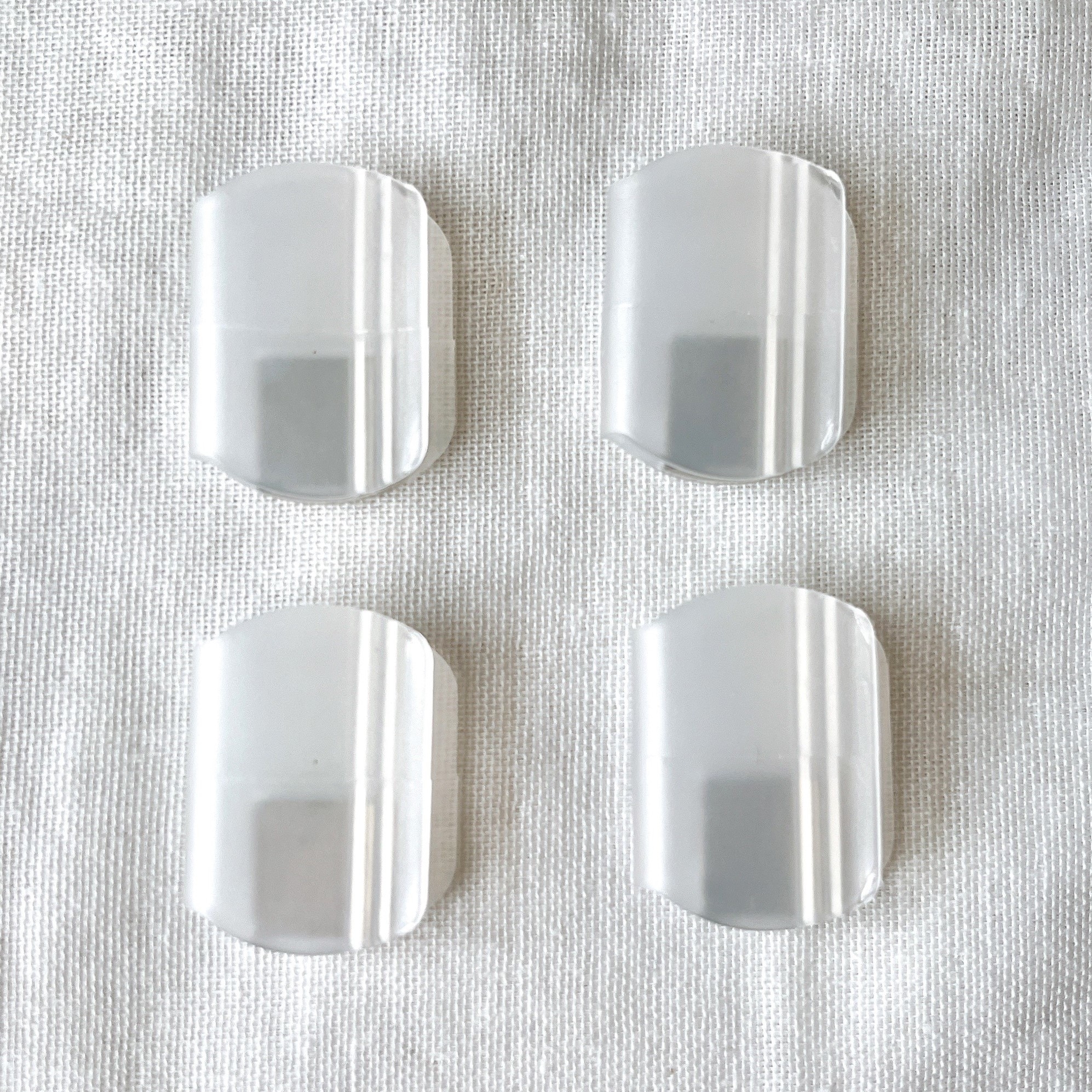 ニトリでオススメのグッズ「すき間防止 マグネットクリップ 2組入り」