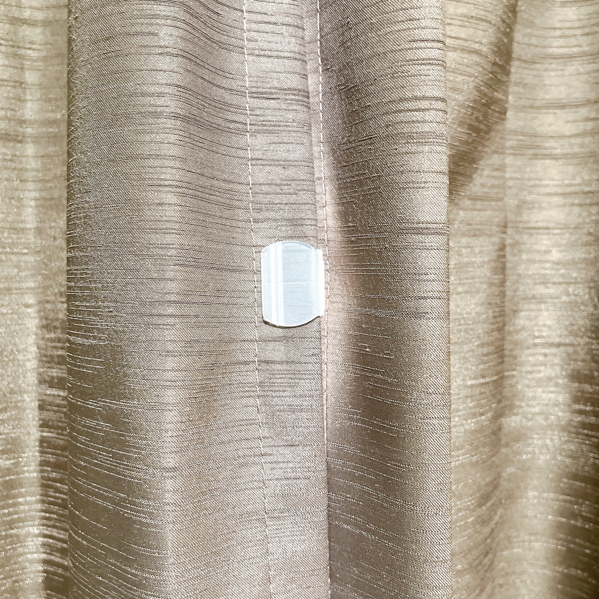 ニトリでオススメのグッズ「すき間防止 マグネットクリップ 2組入り」