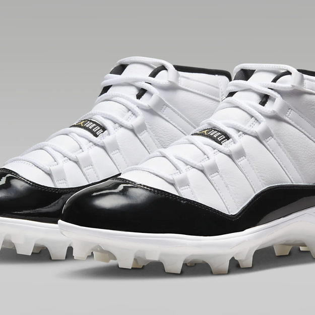 Gold jordan cheap 11 cleats