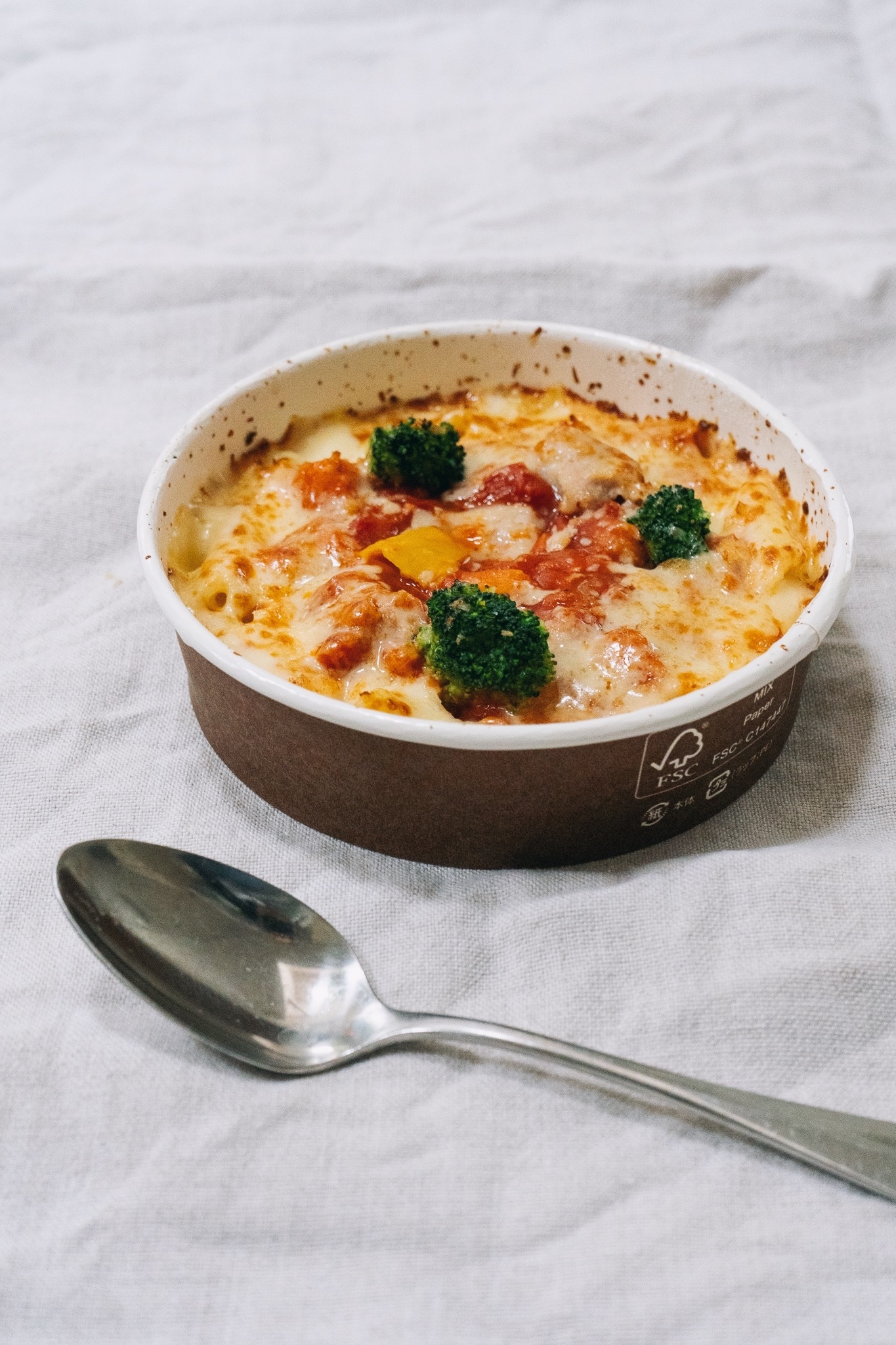 セブン-イレブンのおすすめグルメ「1/2日分の野菜 トマトチキングラタン」