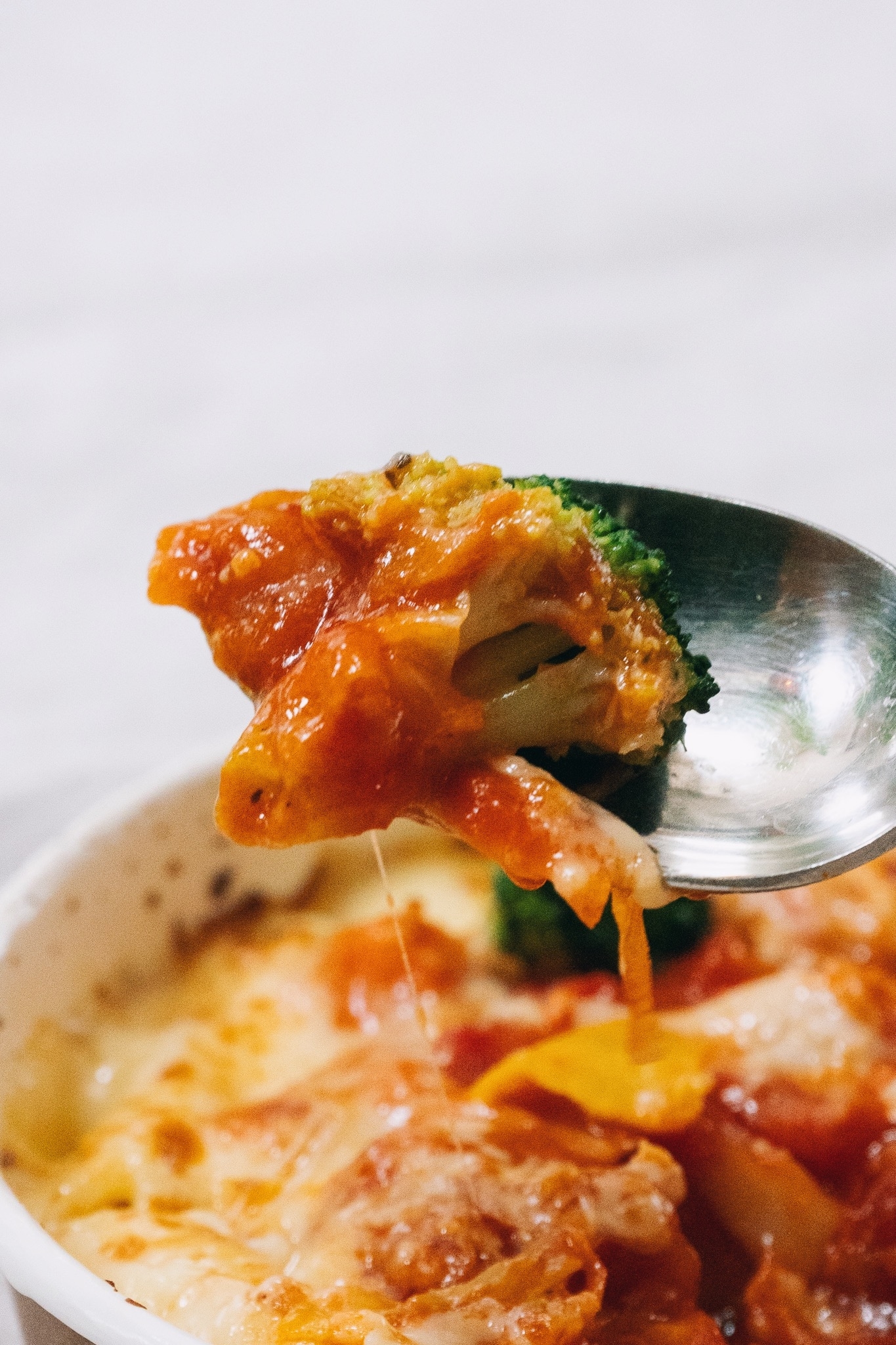 セブン-イレブンのおすすめグルメ「1/2日分の野菜 トマトチキングラタン」