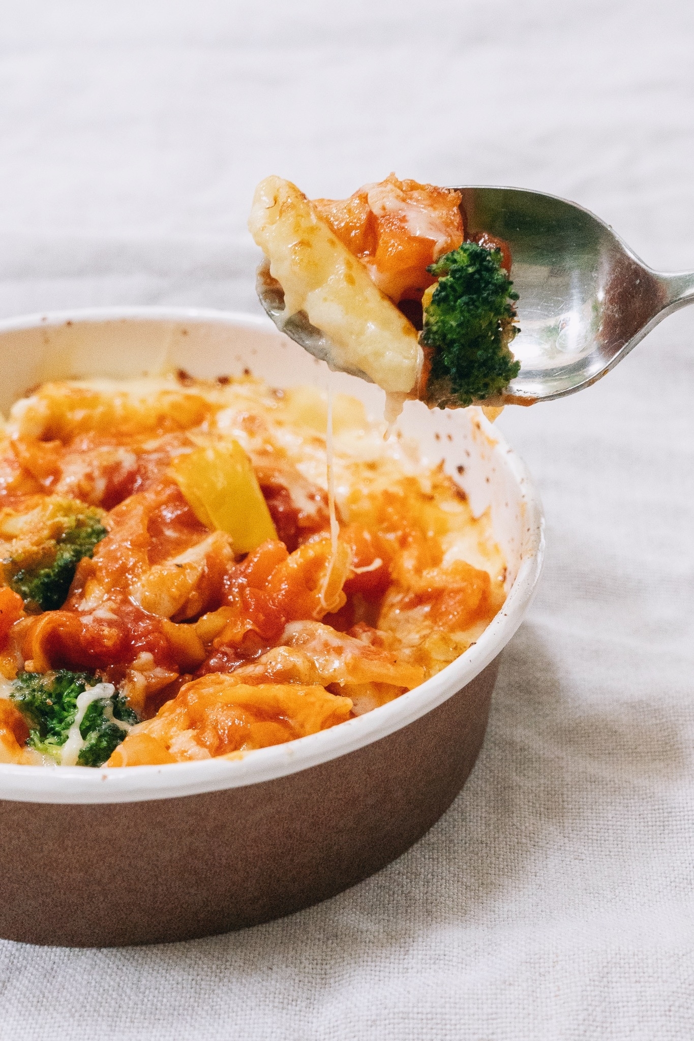 セブン-イレブンのおすすめグルメ「1/2日分の野菜 トマトチキングラタン」