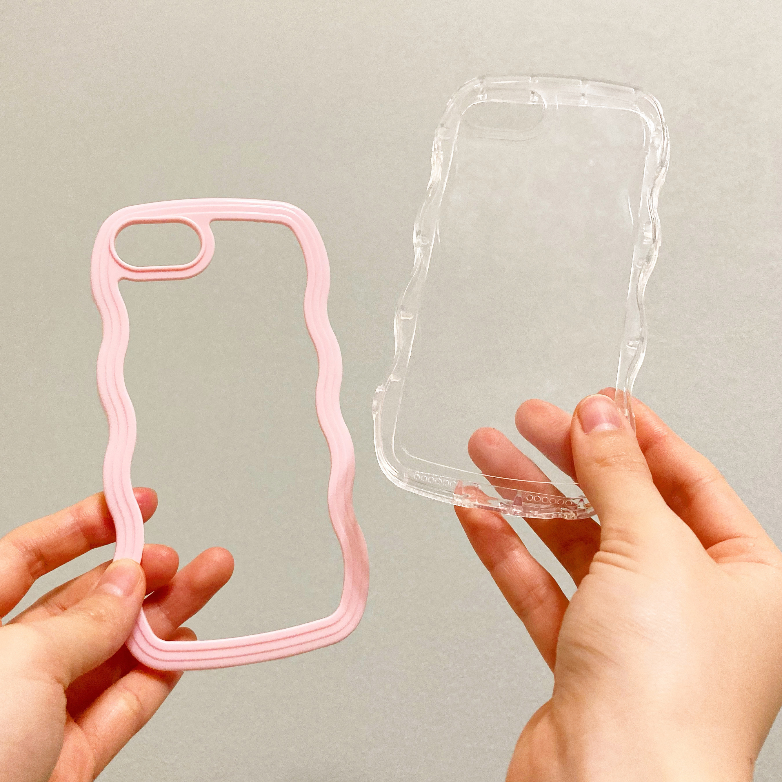 CanDo(キャンドゥ)のおしゃれiPhoneケース「なみなみケース ピンク」