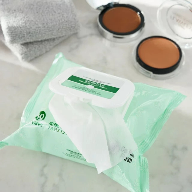 The makeup remover wipes