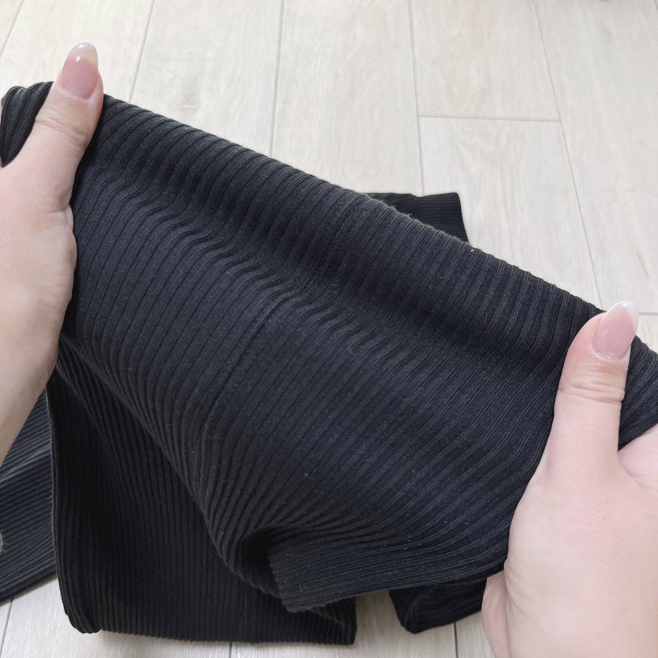 ニコアンドのおすすめボトムス「セルフカットリブパンツ」