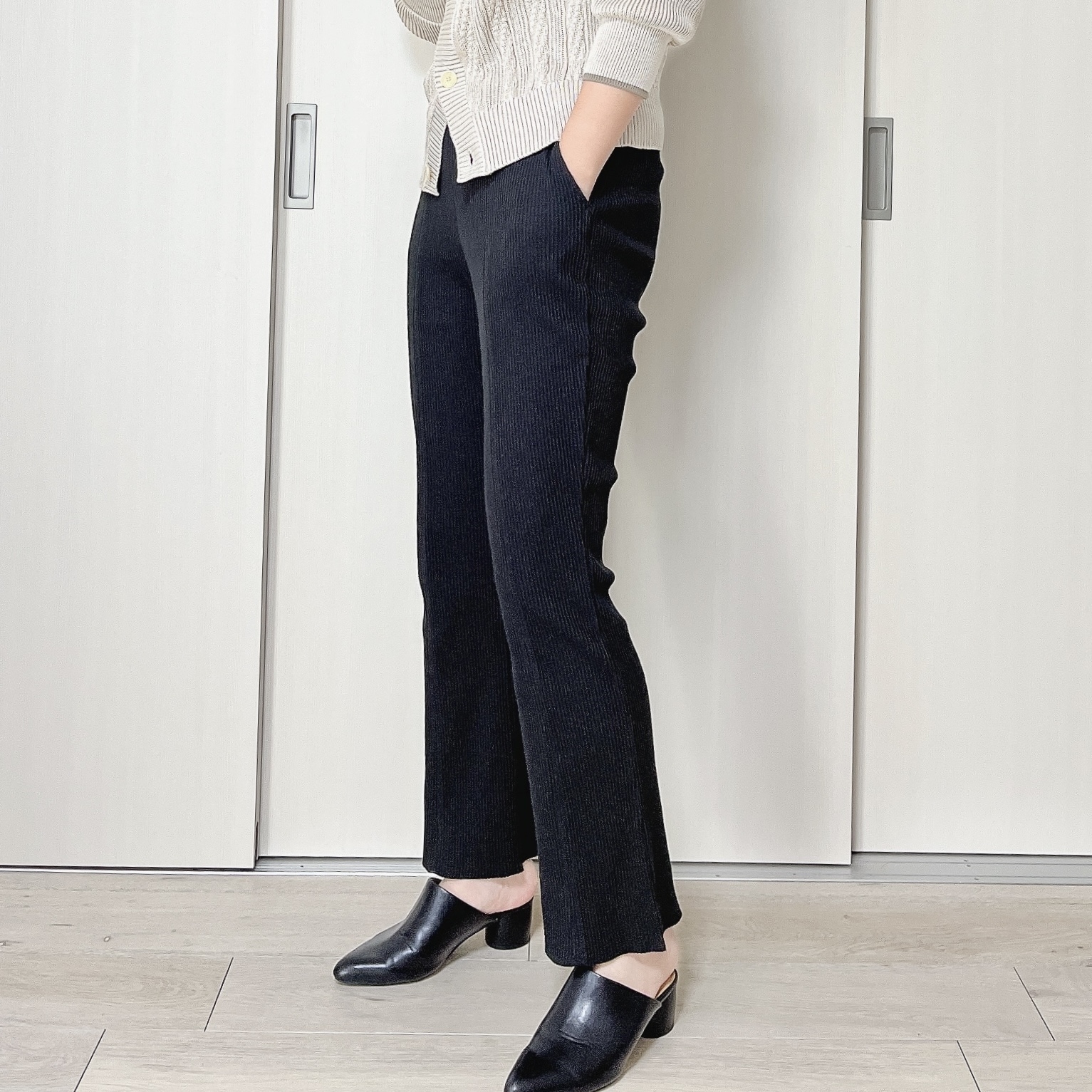 ニコアンドのおすすめボトムス「セルフカットリブパンツ」