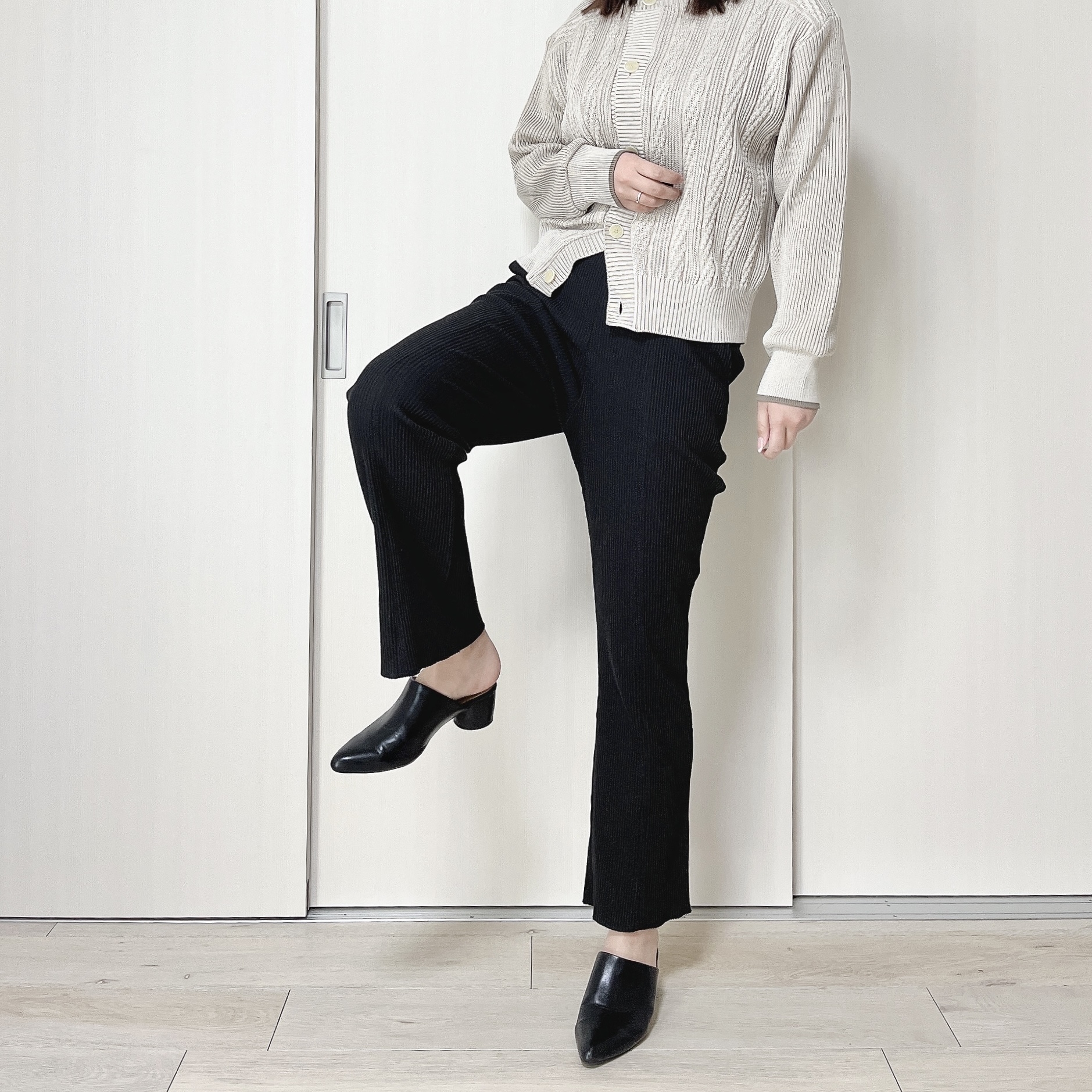 ニコアンドのおすすめボトムス「セルフカットリブパンツ」