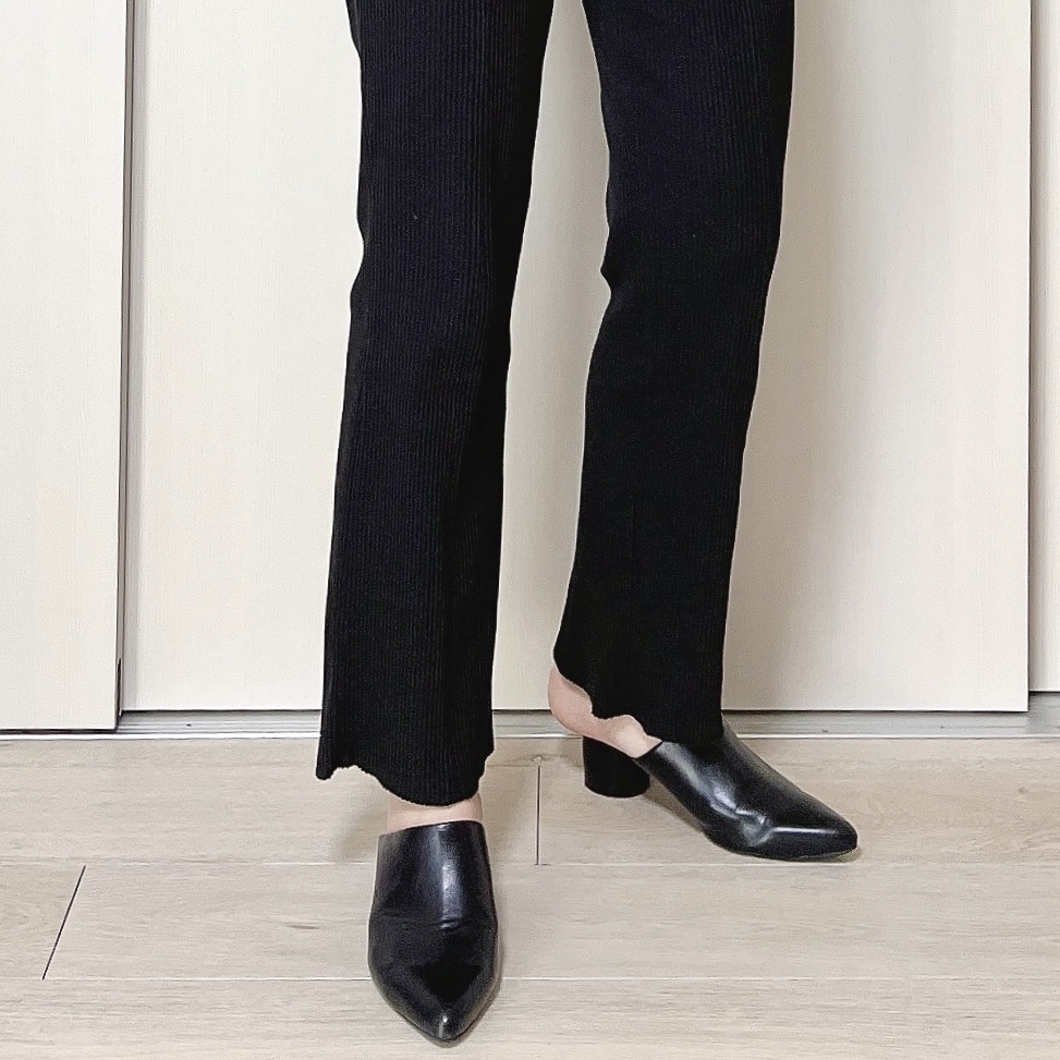 ニコアンドのおすすめボトムス「セルフカットリブパンツ」