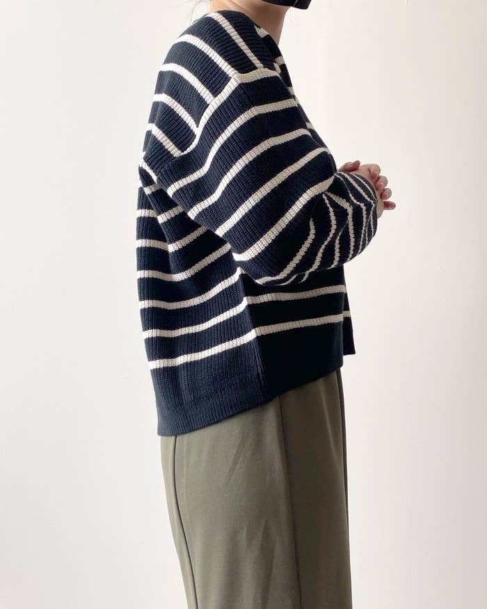 UNIQLO(ユニクロ)のオススメのトップス「ボーダーVネックショートセーター(長袖)」