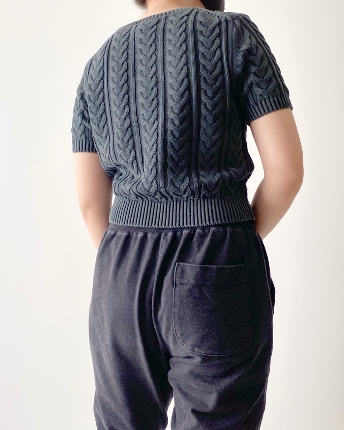 GU（ジーユー）のおすすめトップス「ケーブルクルーネックセーター（半袖）」