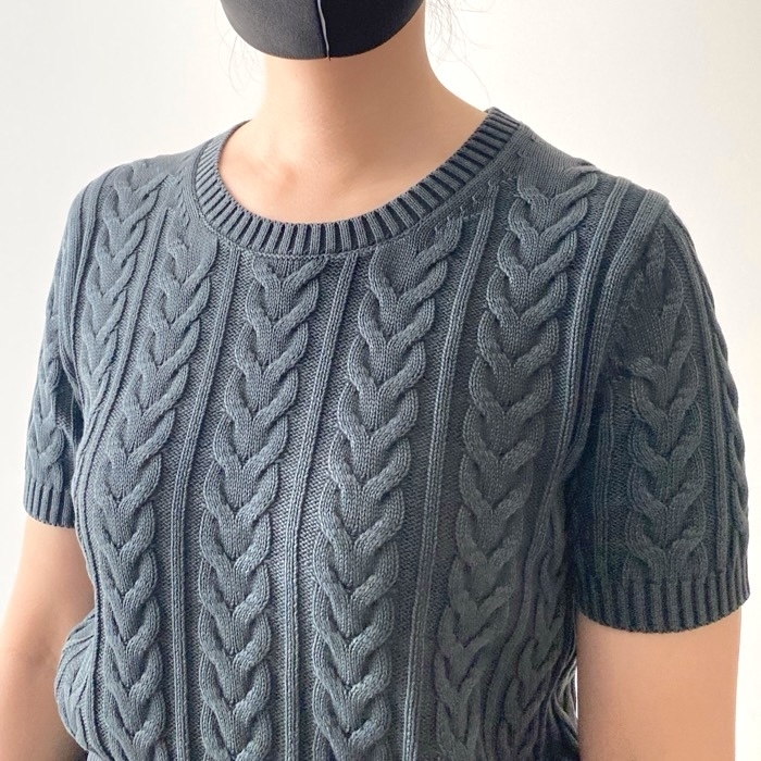 GU（ジーユー）のおすすめトップス「ケーブルクルーネックセーター（半袖）」