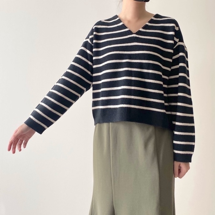 UNIQLO（ユニクロ）のオススメのトップス「ボーダーVネックショートセーター（長袖）」