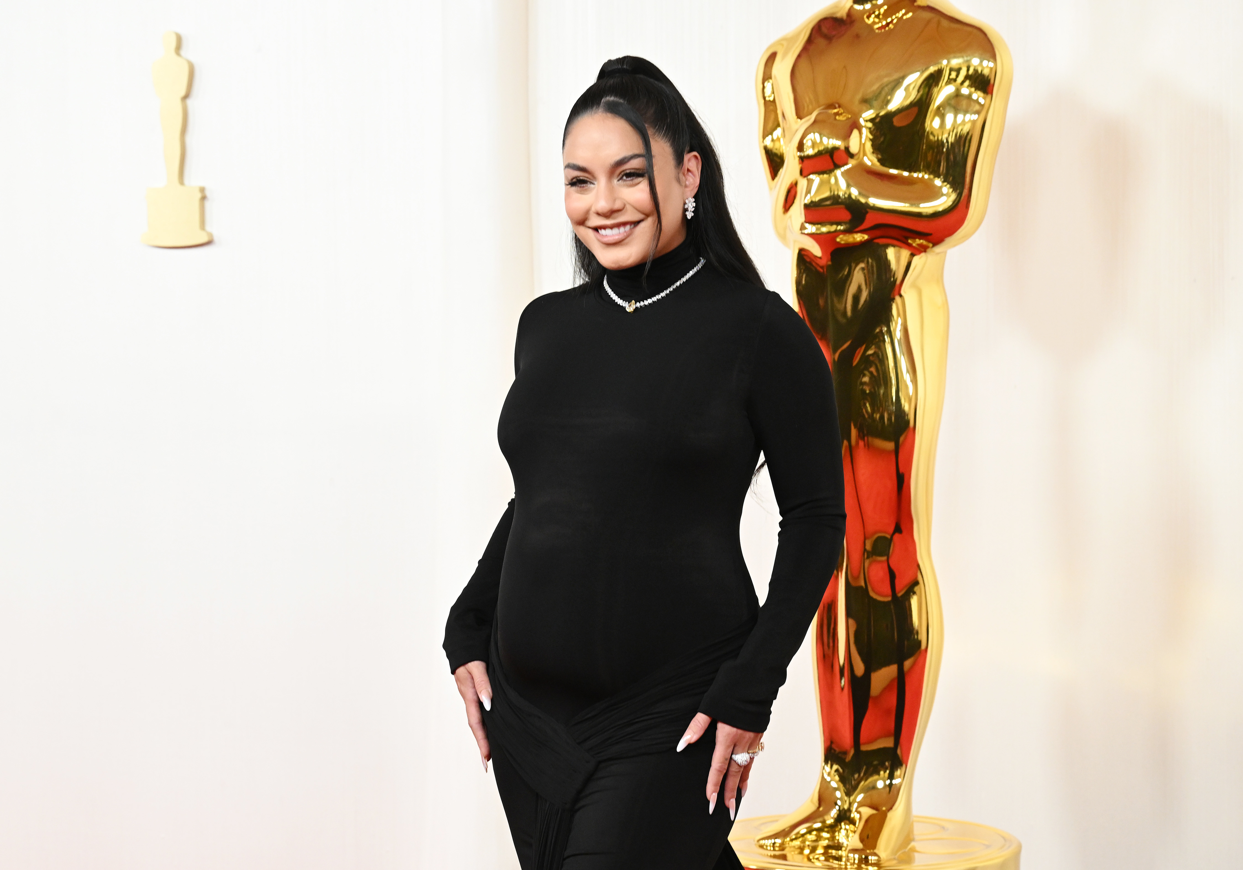 Vanessa Hudgens Shows Baby Bump at Oscars Red Carpet | Complex