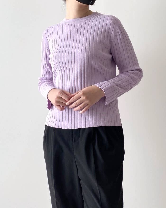 無印良品のオススメのトップス「婦人 大豆繊維を使ったリブクルーネックセーター」