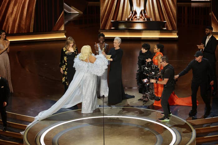 Da&#x27;Vine ascending the stage to accept her Oscar