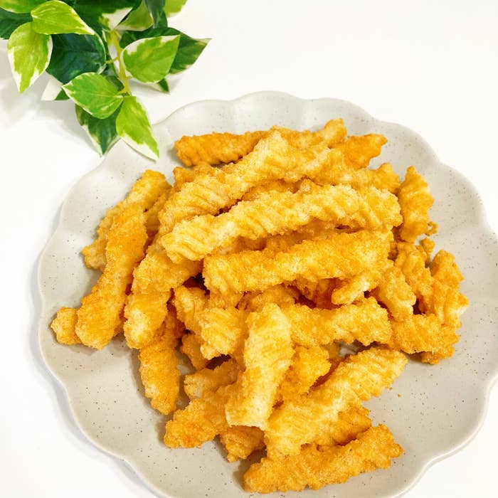 DAISO(ダイソー)で見つけた韓国スナック菓子「ヤンニョムチキン風ツイストスナック」