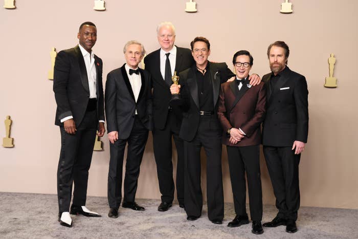 RDJ holding his Oscar and standing with the five past Best Actor winners