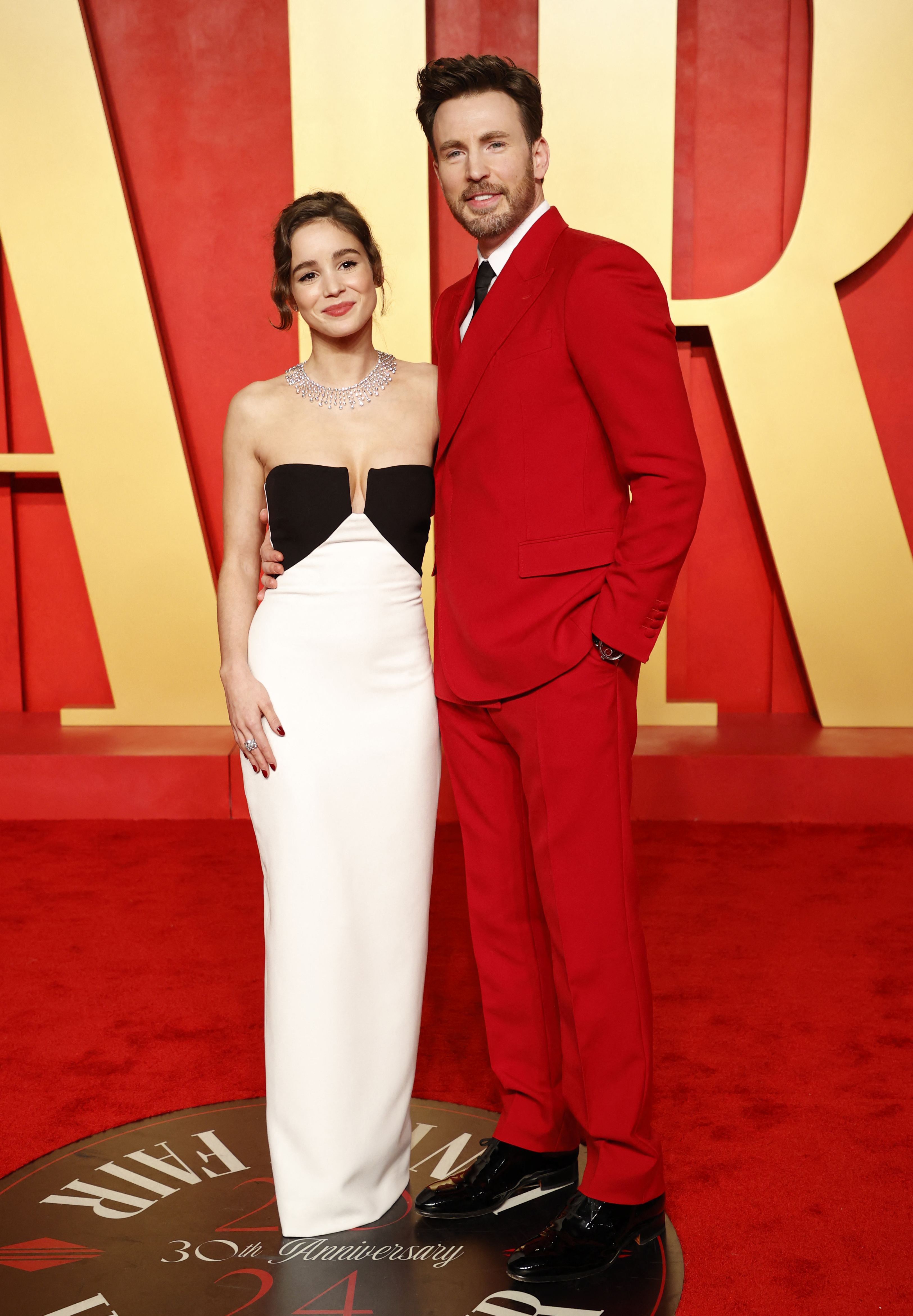Alba and Chris on red carpet