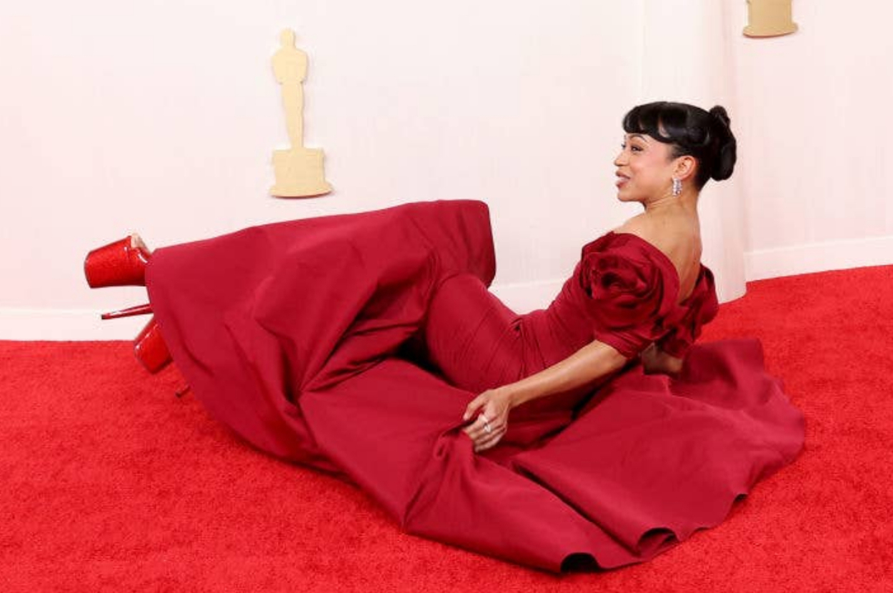 Liza Koshy Fell On The Red Carpet Last Night, And She Made A Hilarious Reference To Jennifer Lawrence's Infamous Oscars Fall