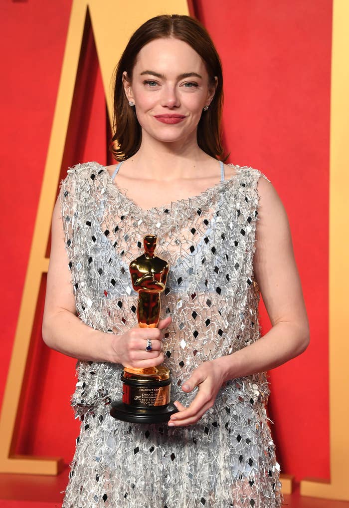 Closeup of Emma Stone holding her Oscar