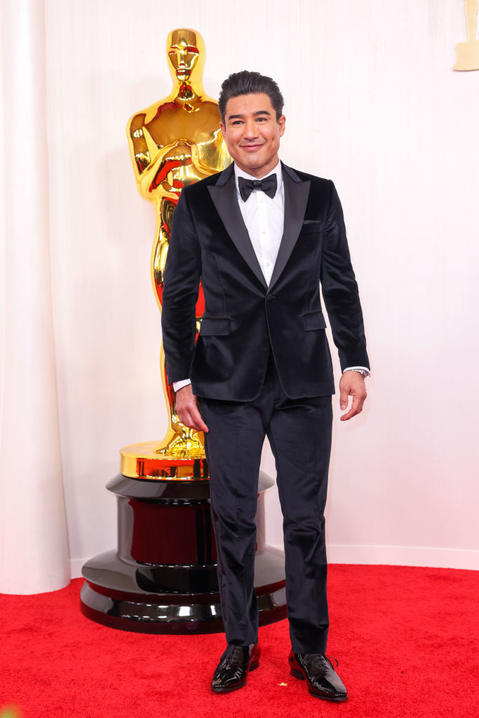 Mario Lopez on the Oscars red carpet