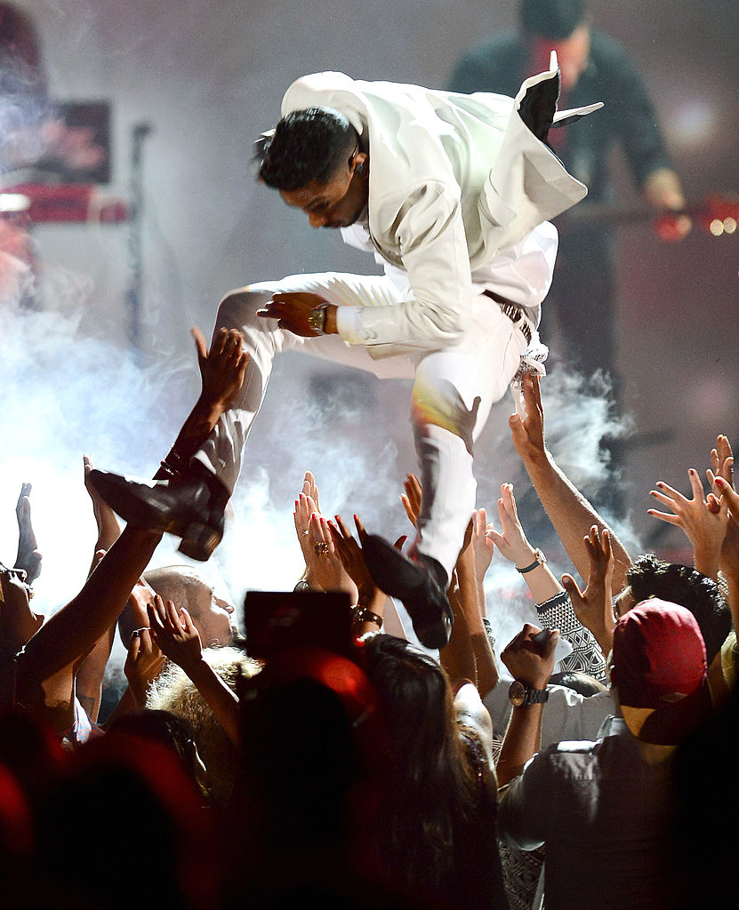 Miguel stage diving