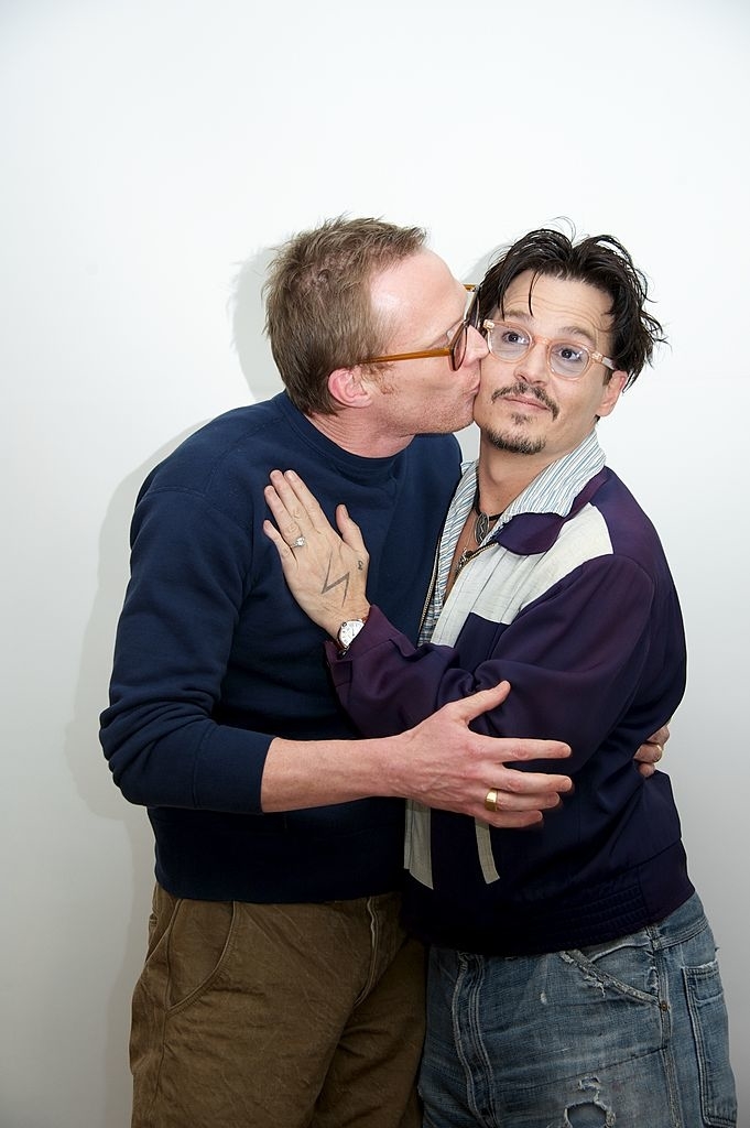 Paul Bettany kissing Johnny Depp