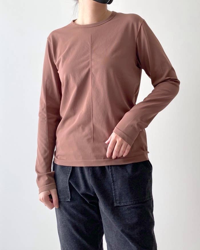 ユニクロのおすすめファッションアイテム「エアリズムUVカットT（長袖）」