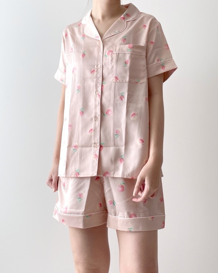 GUのおすすめパジャマ「サテンパジャマ（半袖&amp;amp;ショートパンツ）（ピーチ）」