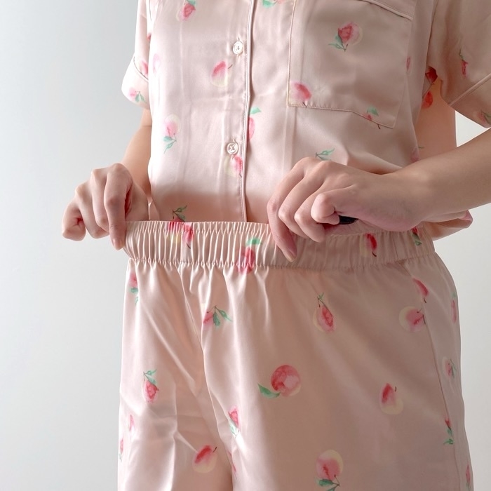 GUのおすすめパジャマ「サテンパジャマ（半袖&amp;amp;ショートパンツ）（ピーチ）」