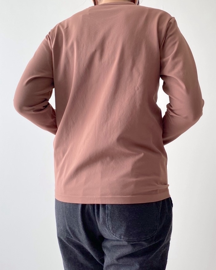 ユニクロのおすすめファッションアイテム「エアリズムUVカットT（長袖）」