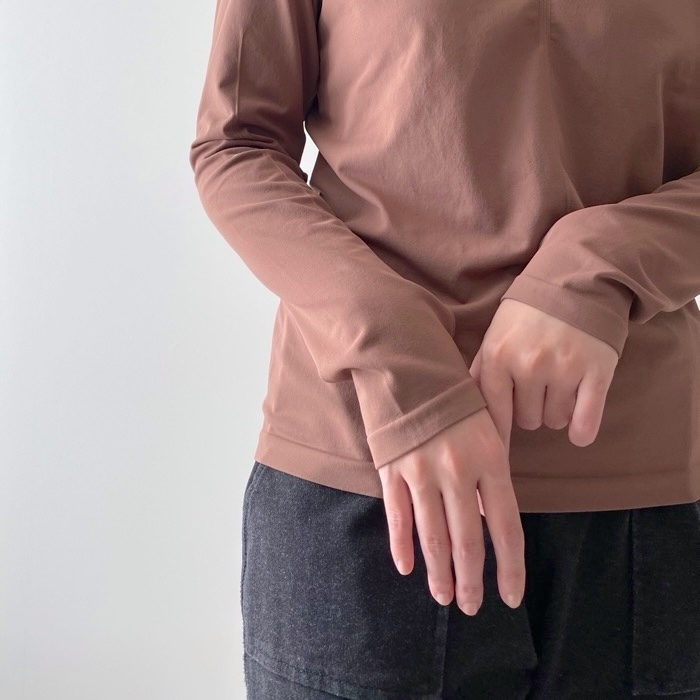 ユニクロのおすすめファッションアイテム「エアリズムUVカットT（長袖）」