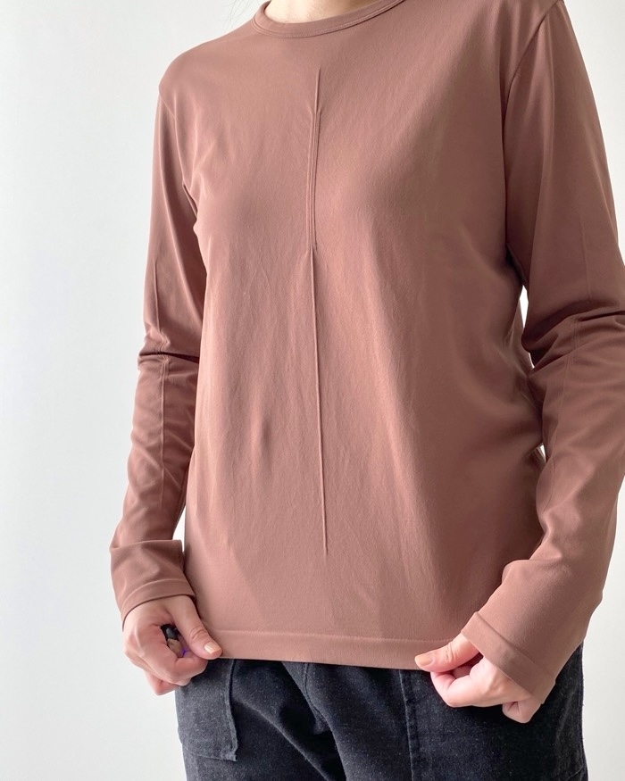 ユニクロのおすすめファッションアイテム「エアリズムUVカットT（長袖）」