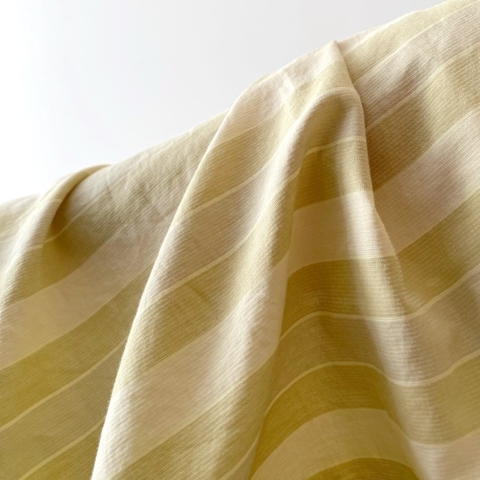 ユニクロのおすすめアイテム「リラックスストライプロングシャツ（長袖）」