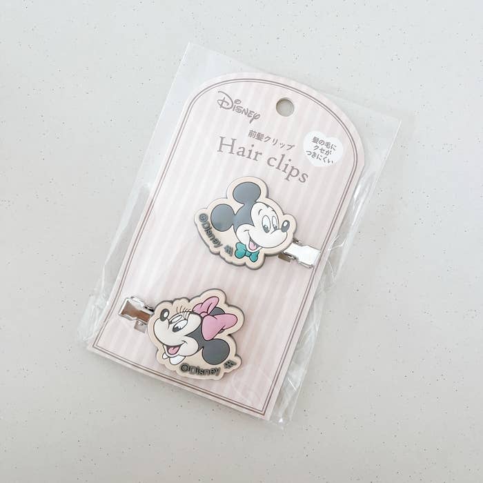 Seria(セリア)のオススメの雑貨「ミッキー&ミニー 前髪クリップ 2P」