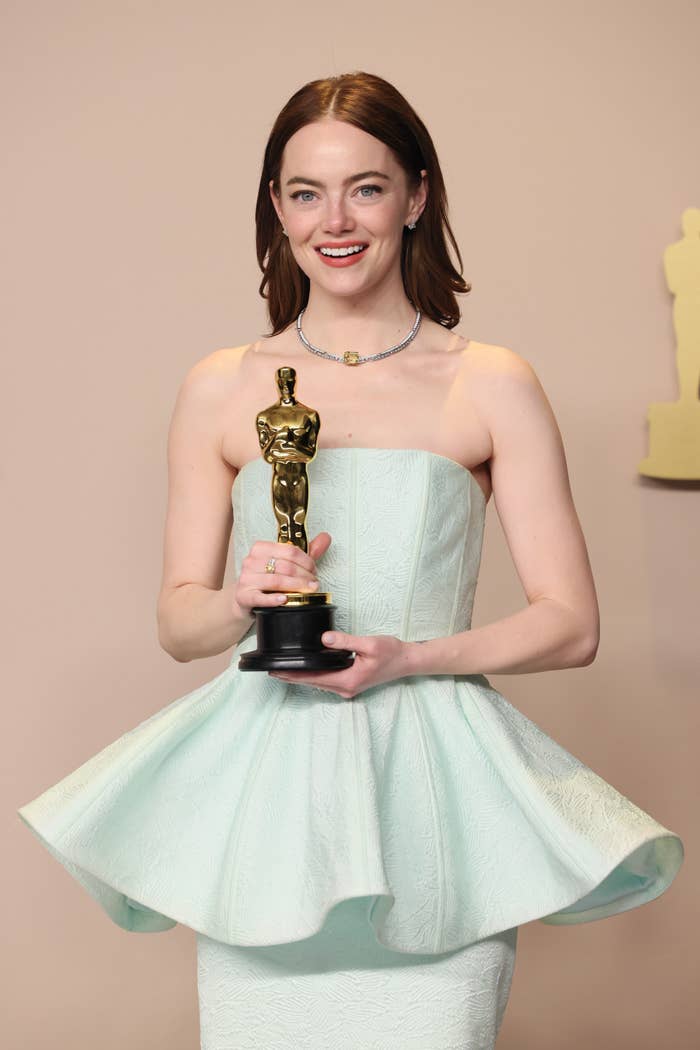 Emma Stone holding her Oscar