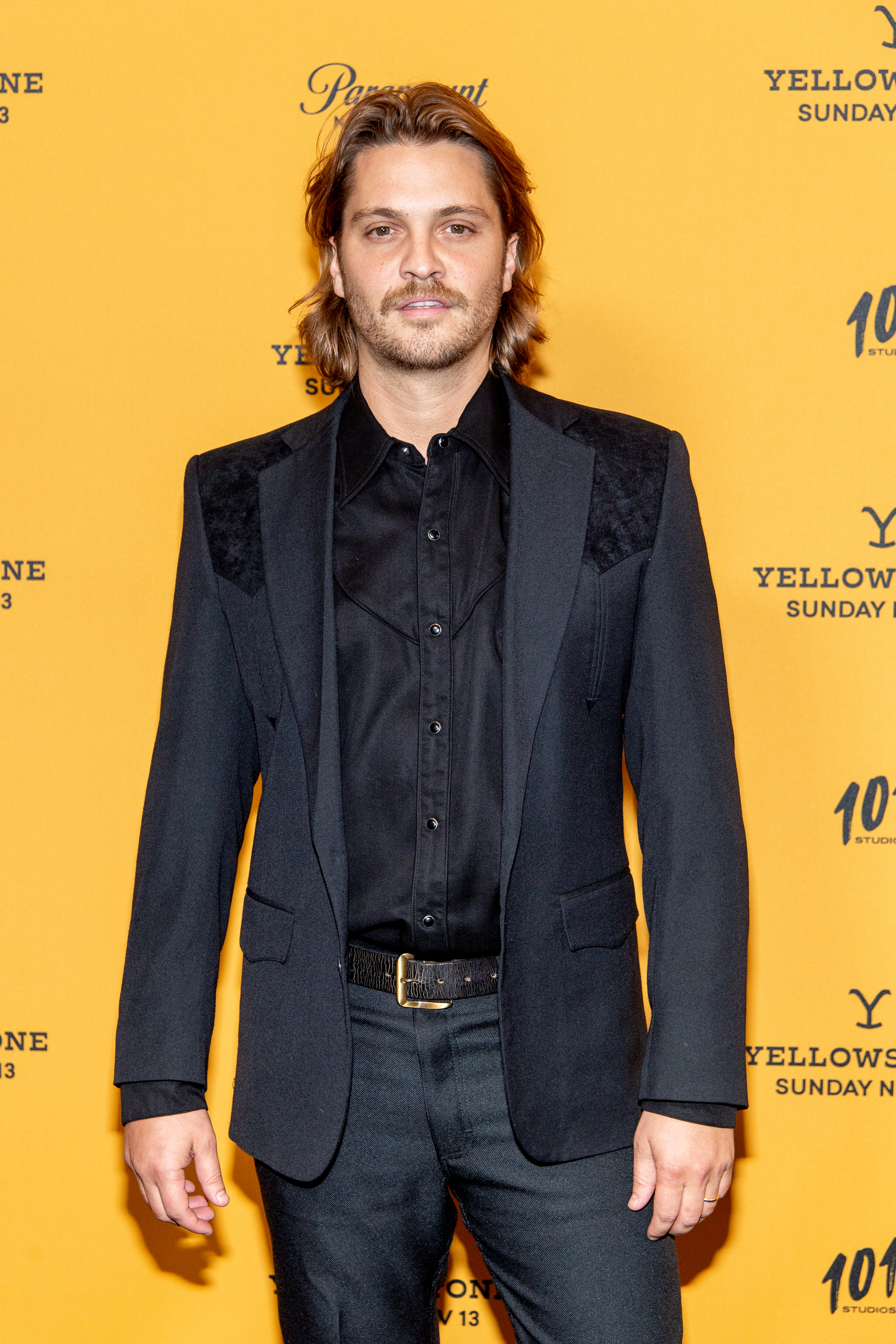 Luke Grimes in a stylish textured suit with velvet lapels on the red carpet