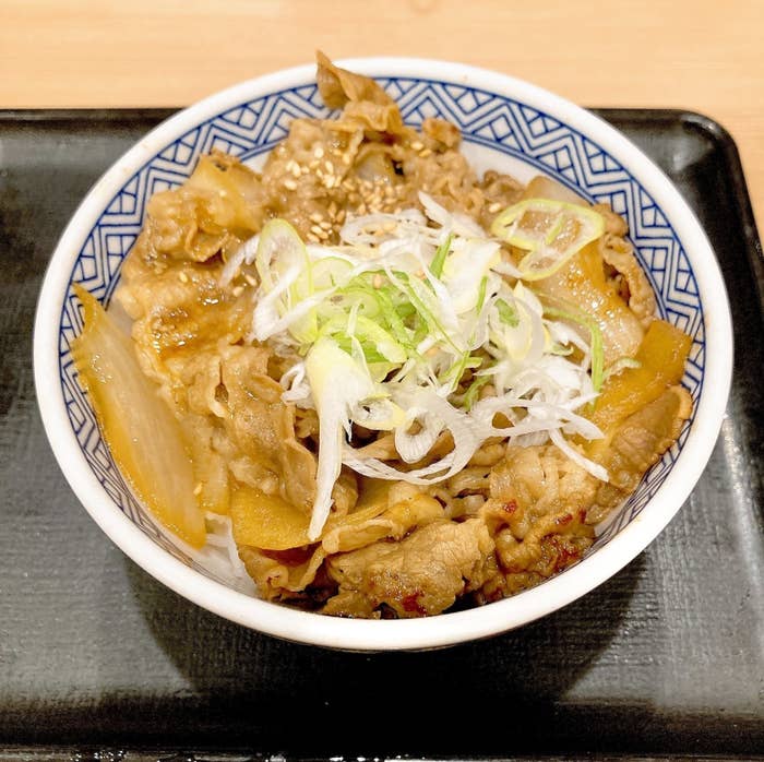 吉野家のビールがすすむガッツリ飯「牛焼肉丼」